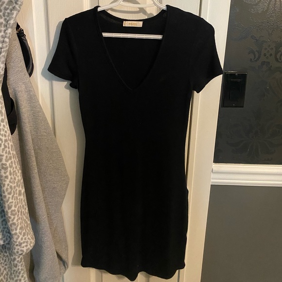 Aritzia Golden by TNA Inland Dress EUC - Picture 3 of 3